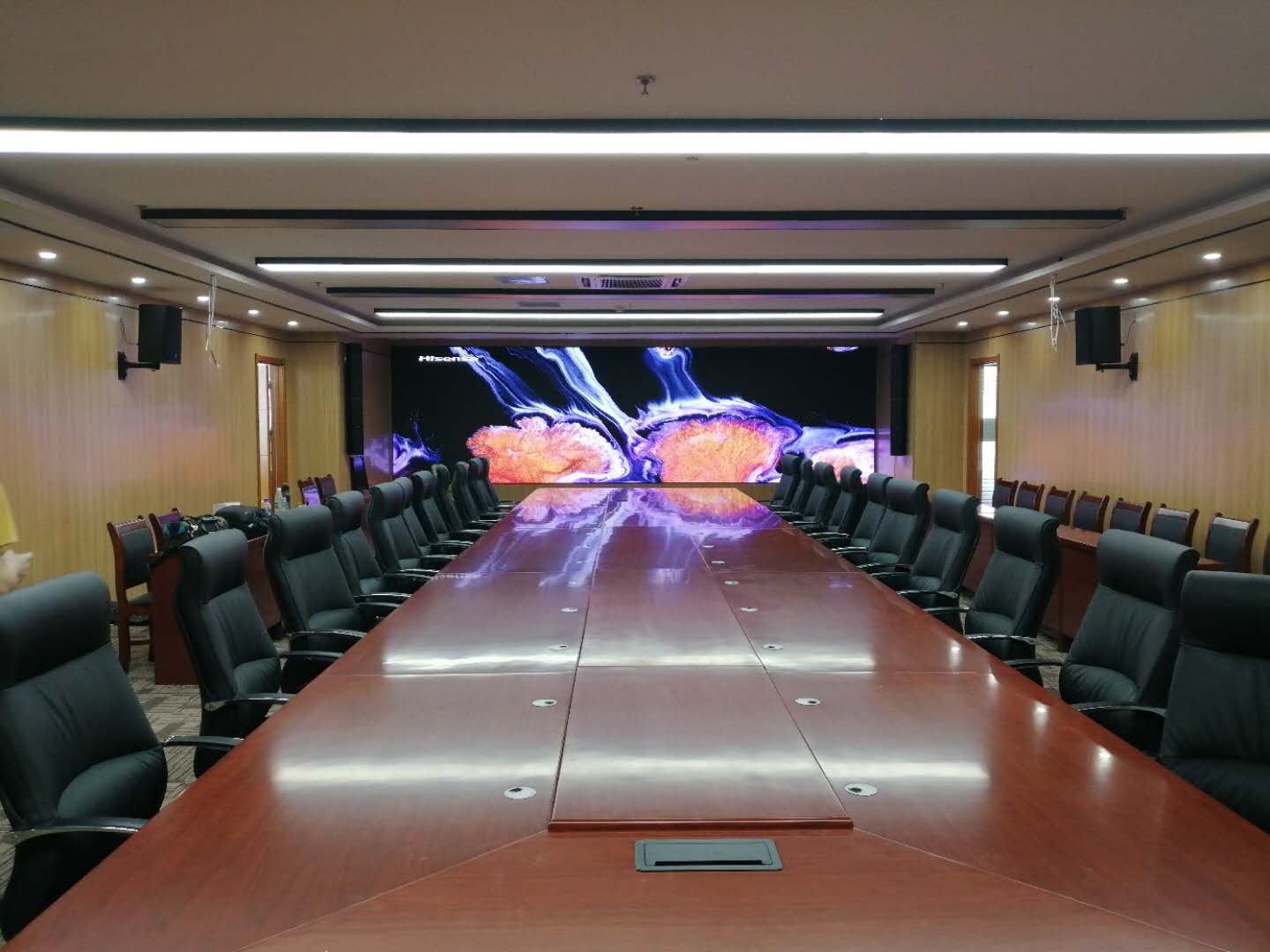 濰坊某事業(yè)單位音、視頻會議集成項(xiàng)目完工，會議辦公、音響系統(tǒng)、1.2小間距顯示系統(tǒng)完美融合